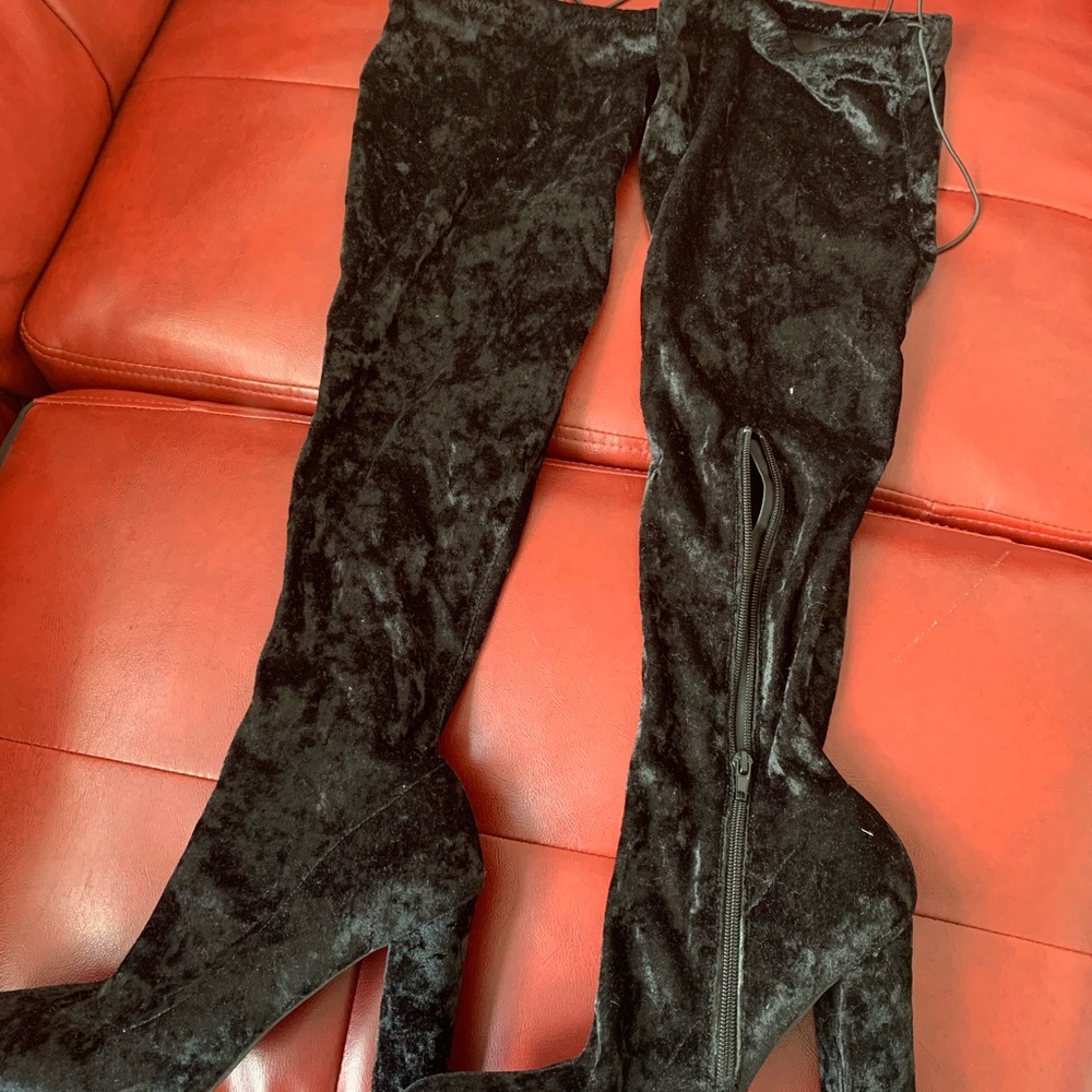 Thig high velvet boots